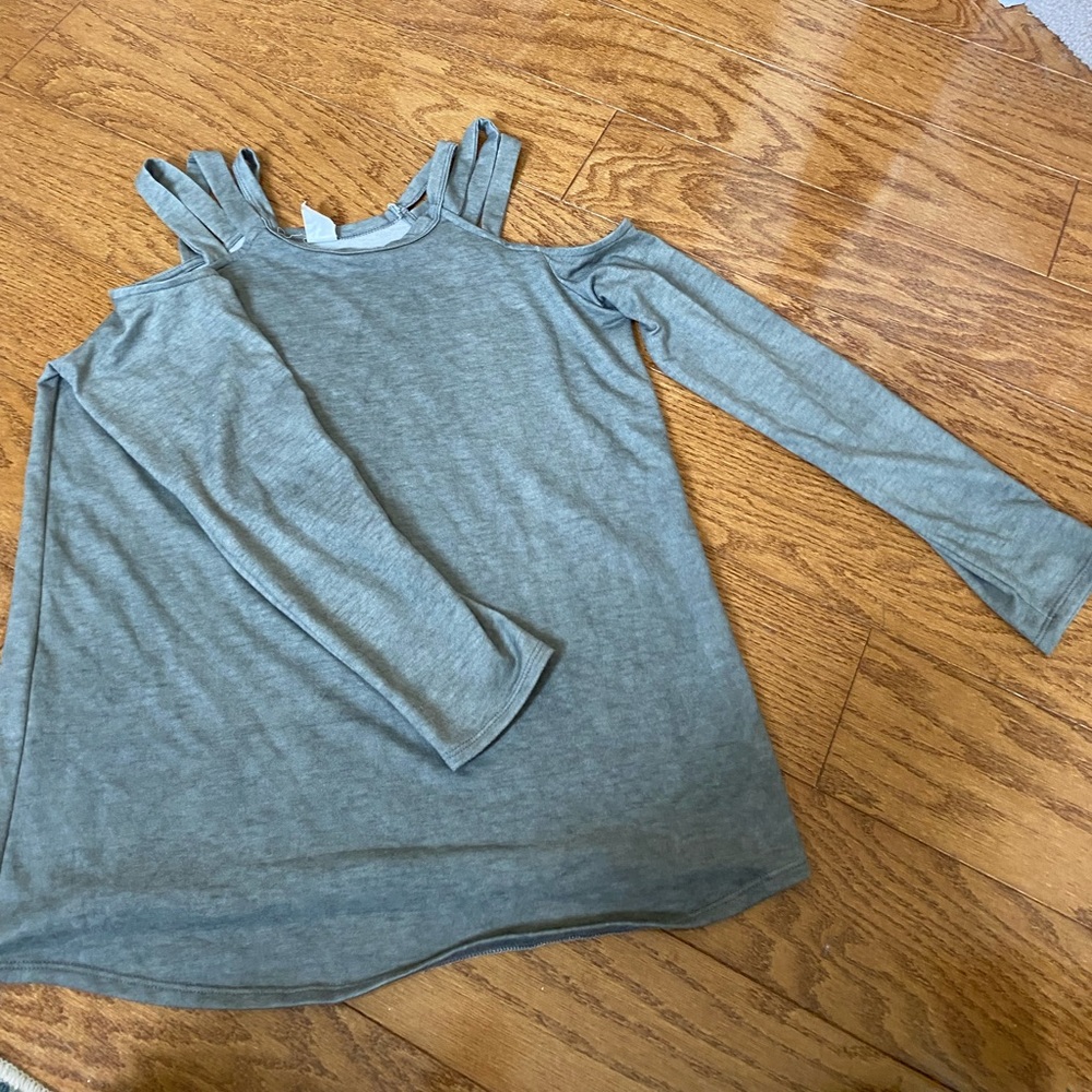 7th Ray cold shoulder criss cross long sleeve top